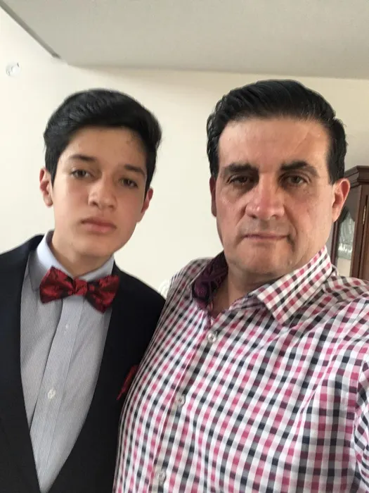 Padre e hijo, de corbatín